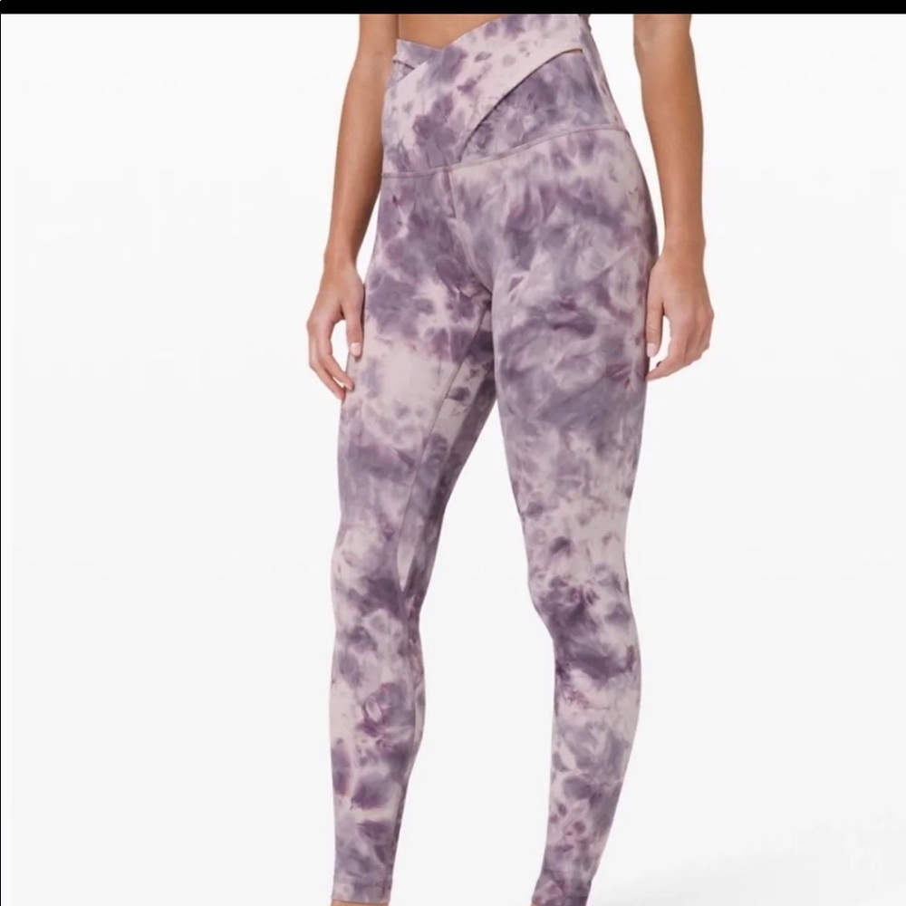 Lululemon leggings size 4 Criss Cross Align 28